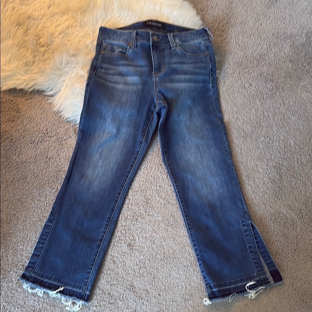 Liverpool crop straight jeans w/ 7β slit at hem. Sz 26. 1% spandex for comfort